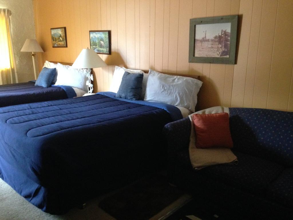 Holiday Motel Canon City Room photo